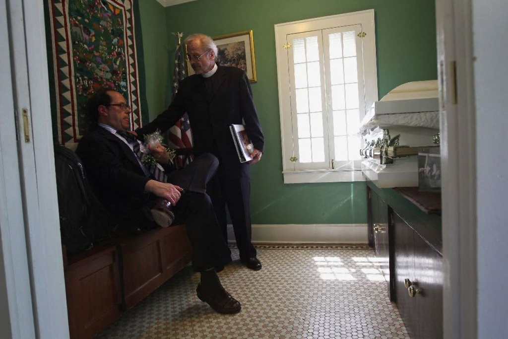 Funeral directors require a mortuary science degree and a license to work. Source: