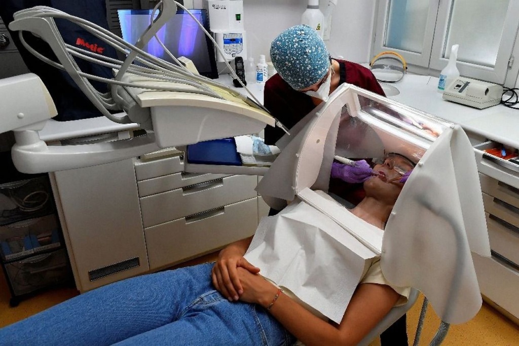 __20200711__1UR8YT__v1__HighRes__FranceHealthVirusDentist (1)