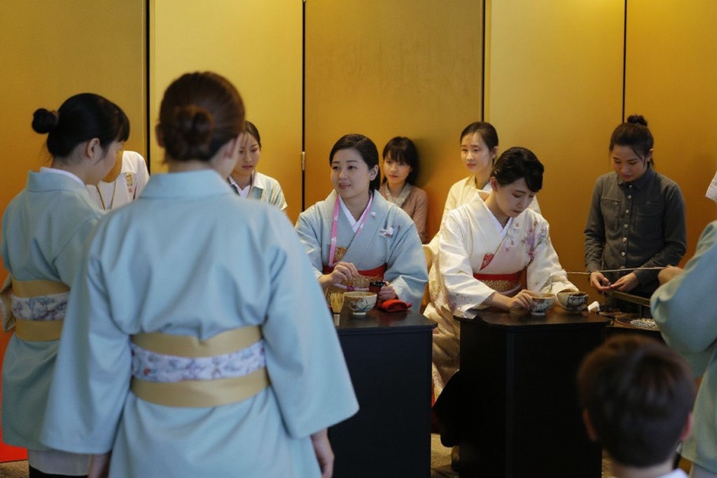 Japan Women’s University offers over 70 clubs and sports, including tea ceremony, mandolin, tennis, swimming, and film study groups. Source: