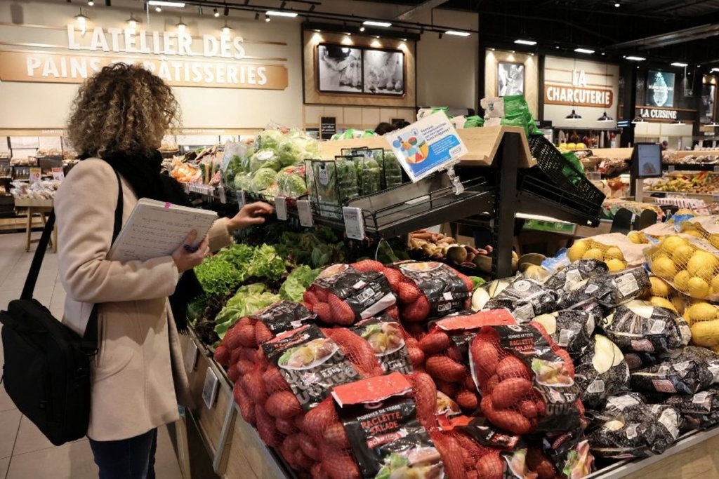 It has been found that eating a healthy diet can reduce the negative effects of stress on your body. Source: