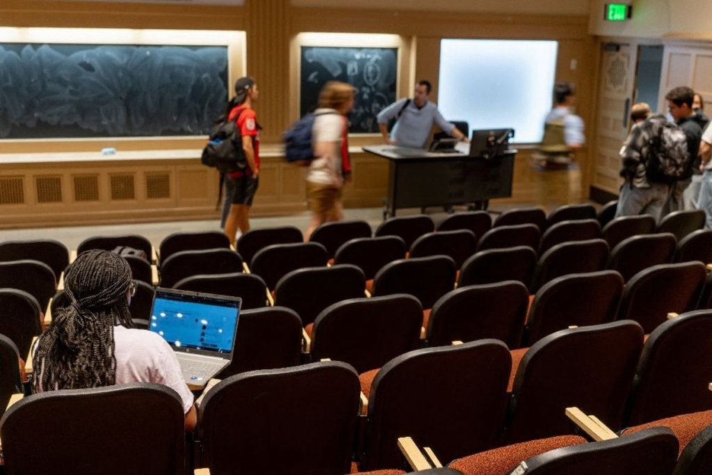 The average of a bachelor’s degree, according to Wonder.com, is 23.7 years-old. Source: