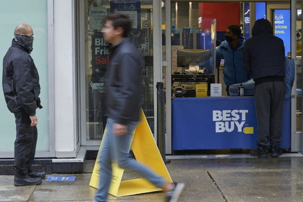 Part-time earnings of university students in Canada are insufficient to cover the needs of big city living. Source: Geoff Robins/