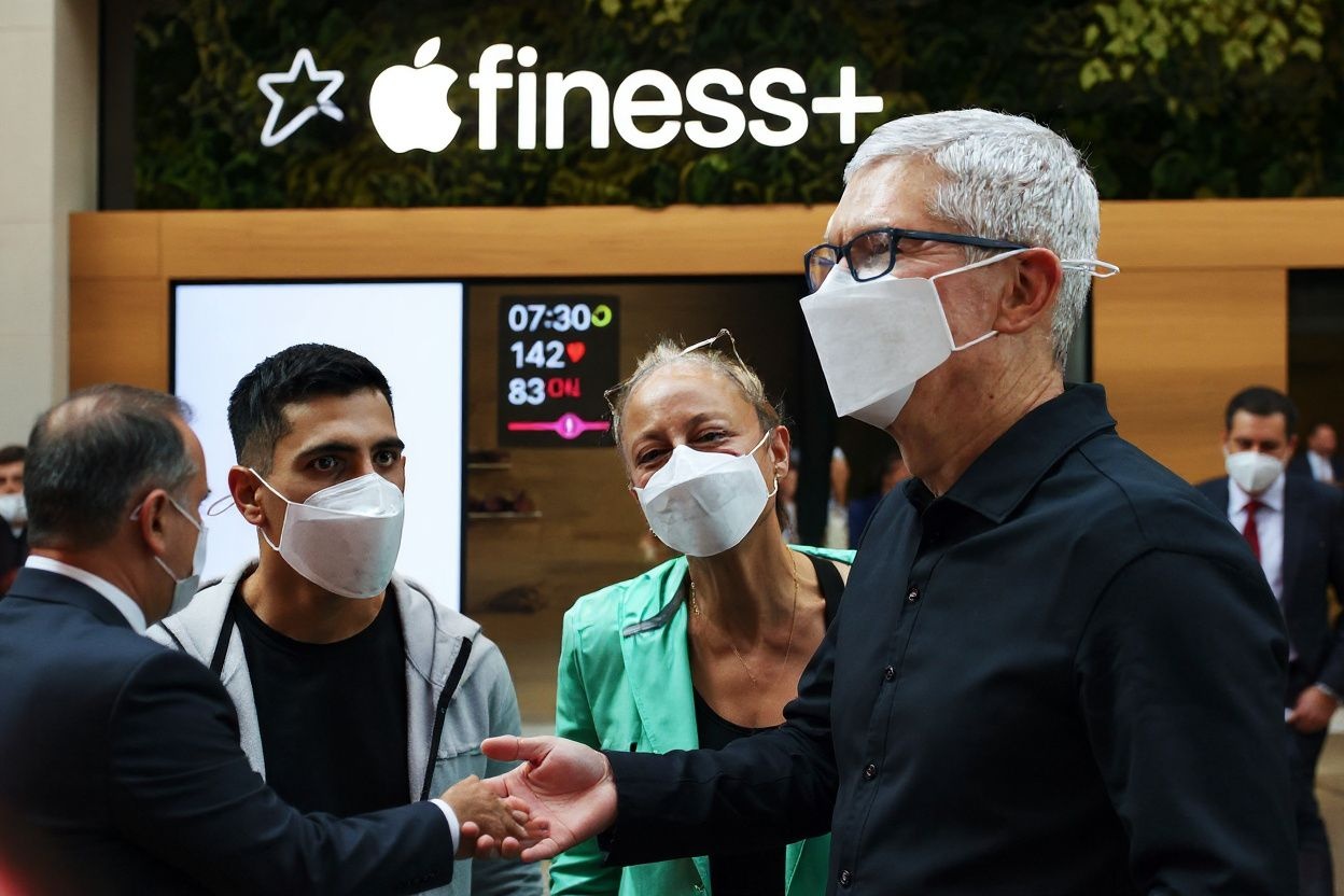 LOS ANGELES, CALIFORNIA – NOVEMBER 19:Apple CEO Tim Cook (R) greets customers as he attends the grand opening event of the new Apple store at The Grove on November 19, 2021 in Los Angeles, California. The original Apple store in The Grove was opened in 2002 but was redesigned in a new location with twice the space and opened today in time for the holiday shopping season.   Mario Tama/Getty Images/ (Photo by MARIO TAMA / GETTY IMAGES NORTH AMERICA / Getty Images via )