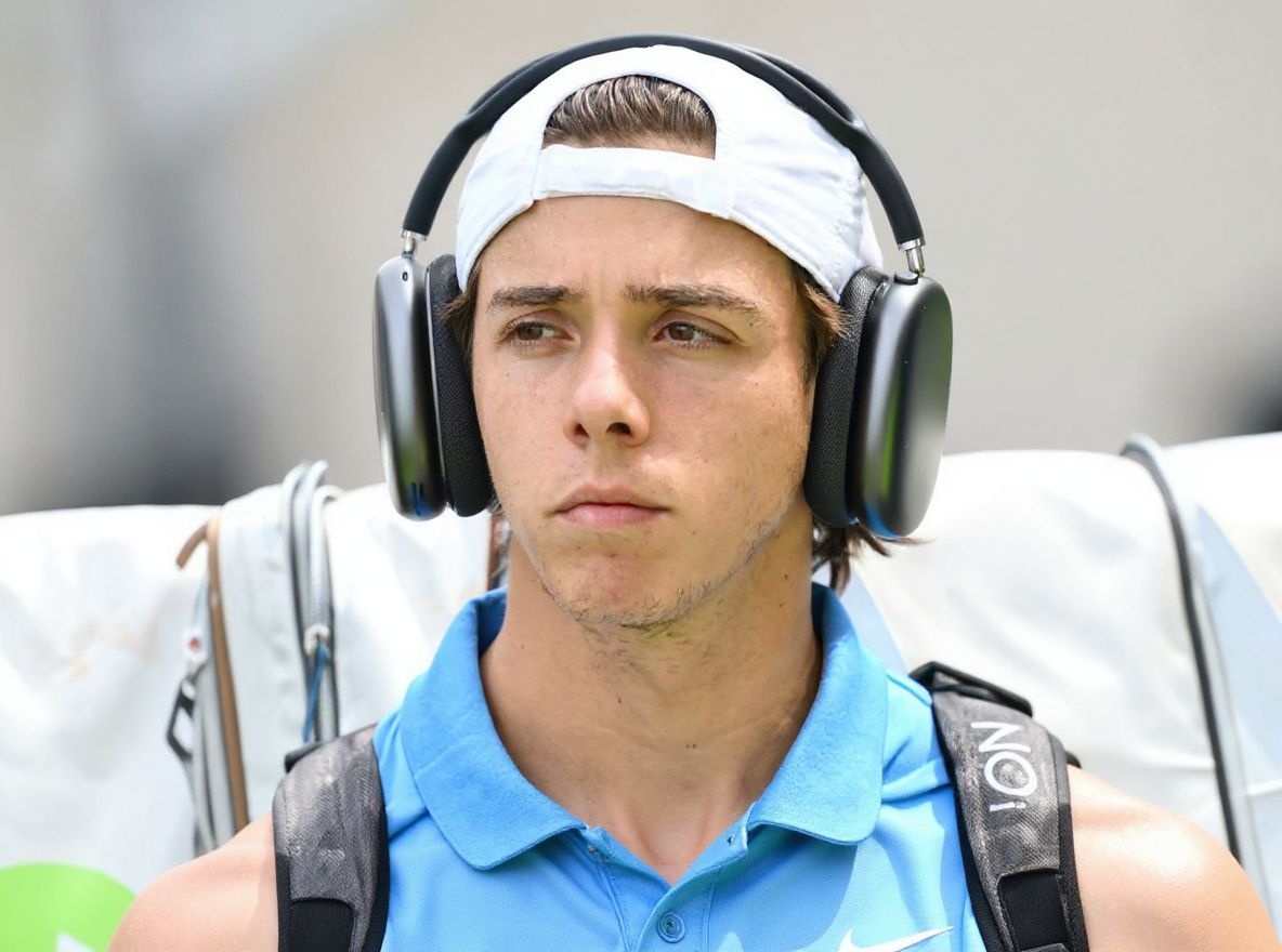 Athletes often listen to music before games to help them get in the zone, focus, and improve their performance., shot on Canon EOS R5, 24-70mm f/2.8 lens, RAW photograph, unedited, candid moment, natural lighting, photojournalistic style | NEGATIVE: AI generated, artificial, computer generated, digital art, 3d render