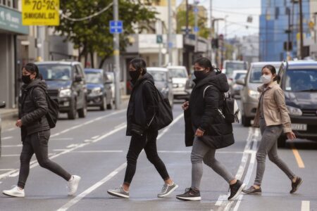 Late border reopening, trade tariffs: Why Chinese students slow to return to Australia