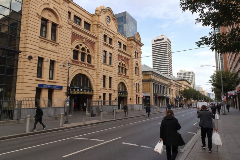 Australian government to resume granting visas to international students