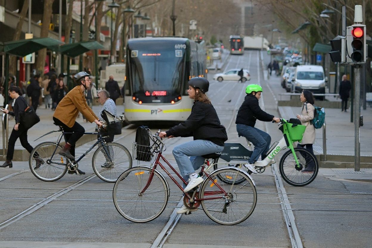 Each year more than 170,000 international students from over 170 countries choose to come to Victoria to study, says Study Melbourne., shot on Sony A7R IV, 85mm f/1.4 lens, RAW photograph, unedited, candid moment, natural lighting, photojournalistic style | NEGATIVE: AI generated, artificial, computer generated, digital art, 3d render