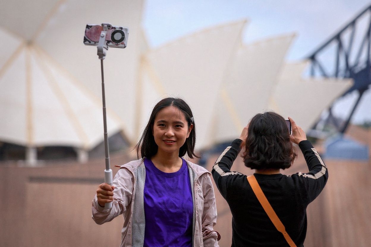 Your student life in Australia isn’t just about going around seeing the sights — it’s about experiencing them too. Source: