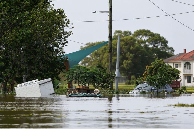 Floods in Australia leave int'l students stranded, force university closures