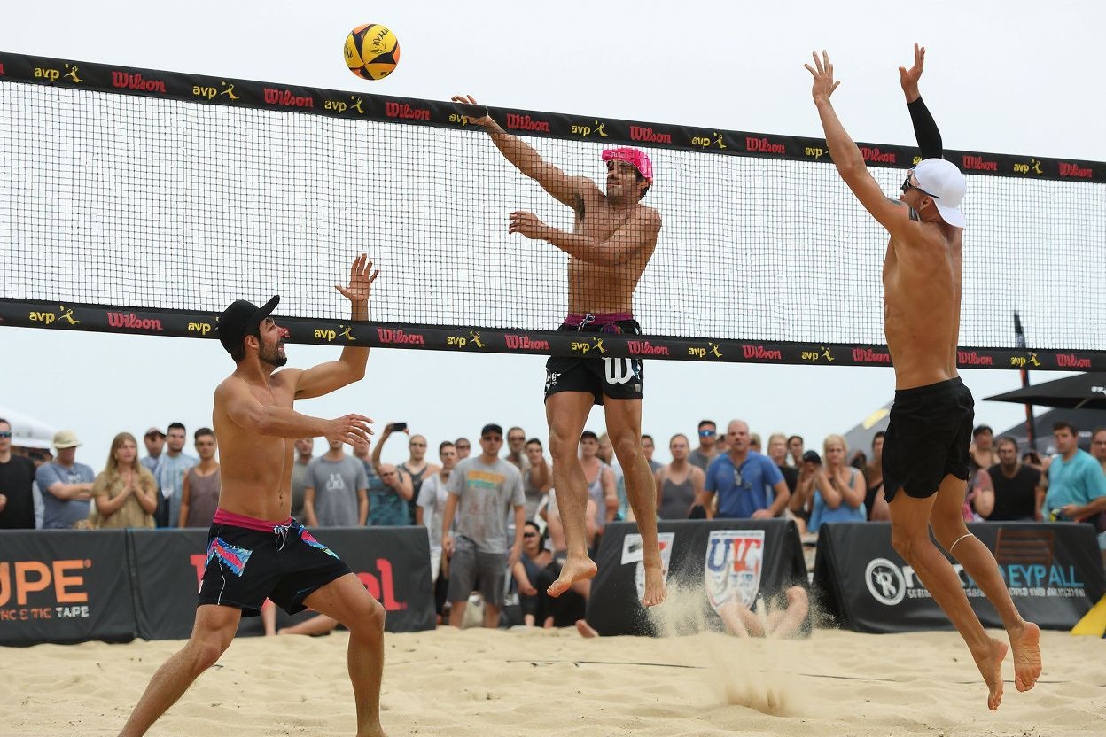 CHICAGO, ILLINOIS – SEPTEMBER 04: Troy Field plays the ball at the net during the match against Taylor Crabb and Jake Gibb during the AVP Gold Series Chicago Open at the Oak Street Beach on September 04, 2021 in Chicago, Illinois.   Quinn Harris/Getty Images/ (Photo by Quinn Harris / GETTY IMAGES NORTH AMERICA / Getty Images via )