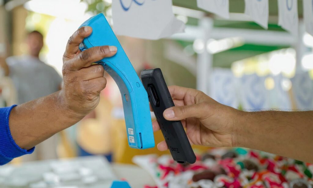 It’s easy to spend more than you save these days. That’s why it’s important to keep track of your expenses. Source: Miguel Schincariol/