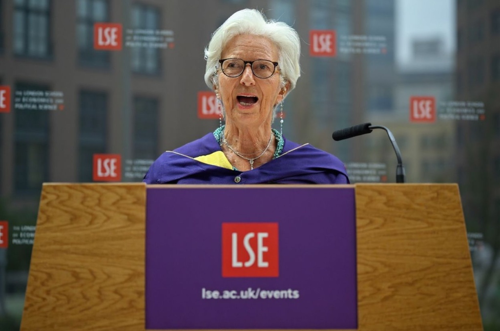 European Central Bank (ECB) President Christine Lagarde speaks after receiving an honorary degree a the LSE (London School of Economics) in London on June 15, 2022. (Photo by Glyn KIRK / )