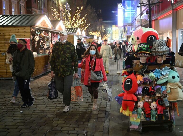 Flying to and from the UK? Here’s what international students should know about new restrictions on UK travellers