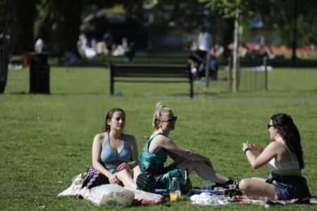 4 ways to maintain long distance friendships when studying abroad