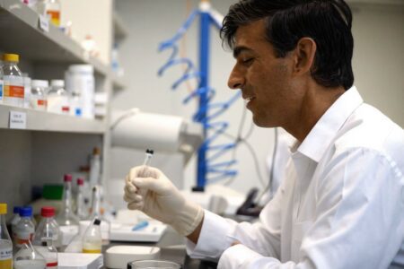 The most popular scholarship for lab managers and scientists who want to level up