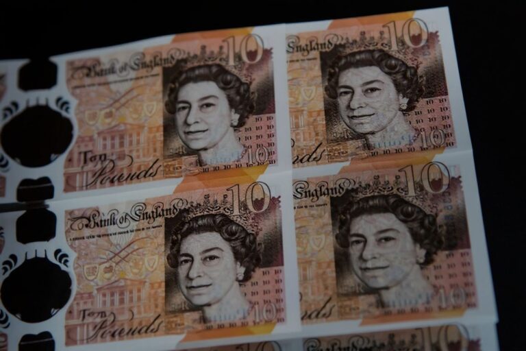 UK tuition fees temporarily frozen for 2021-22