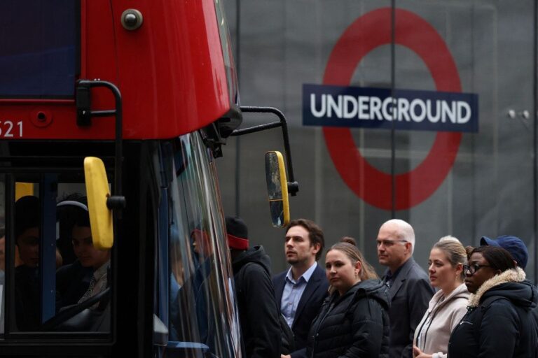 Graduates from these UK universities have the highest starting salaries