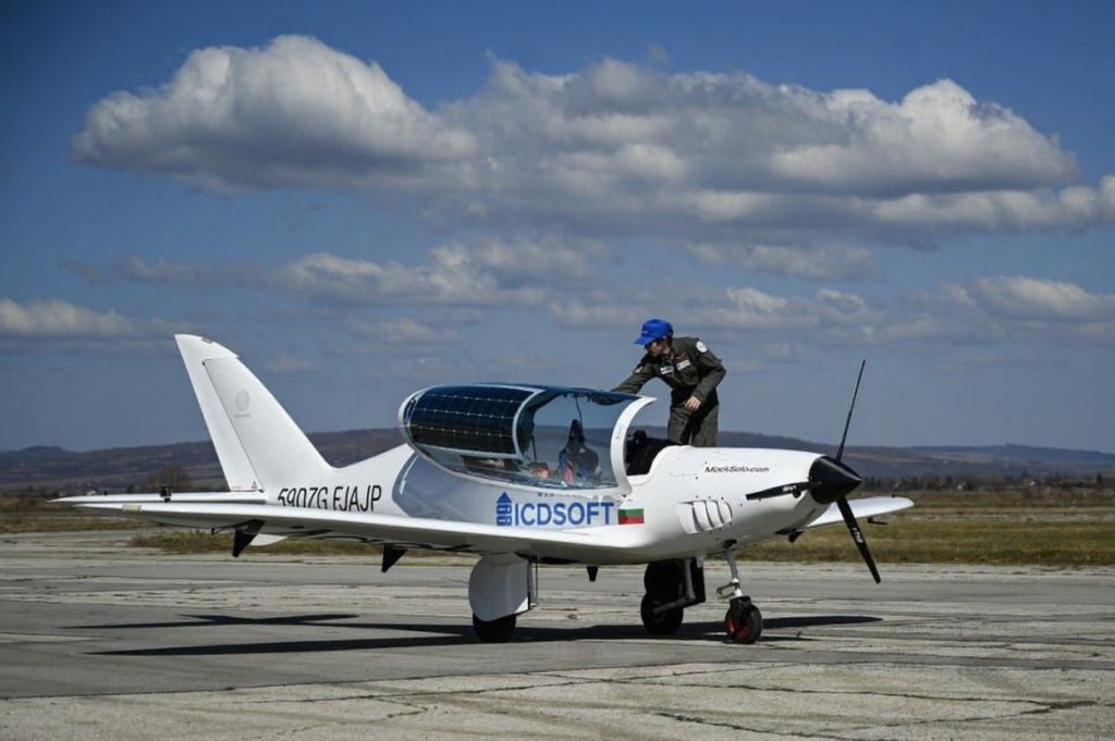 When things go wrong in the air, a calm mind can help you to navigate through tough situations. Source: Nikolay Doychinov/