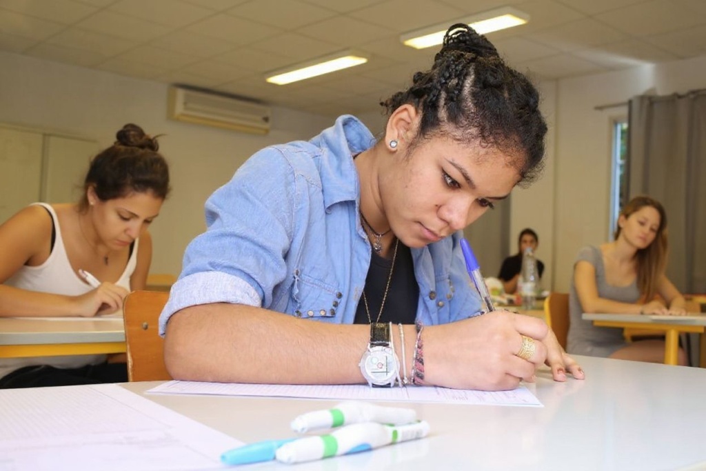 Studying at one of the best community colleges in the US can take your education to the next level. Source: