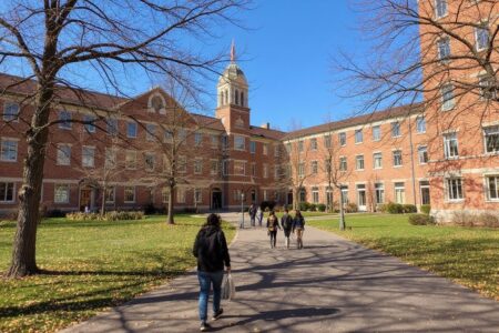 5 things to look for on a college campus that benefit mental health