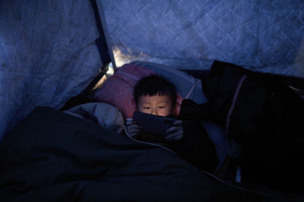 To know how to stop phone addiction for students, be mindful of where you put your charger. Source: