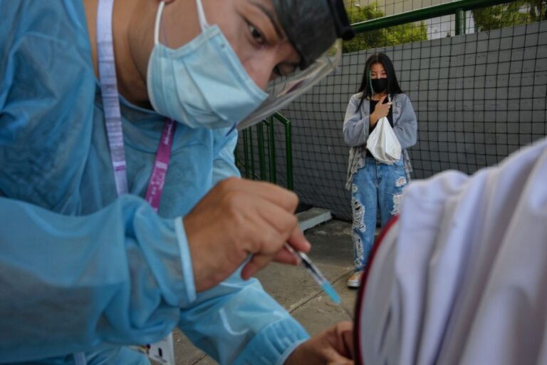 Can unvaccinated students be kicked out of campus?