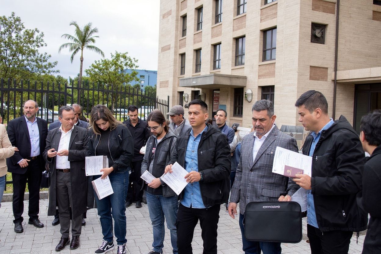 You’ll always see long lines outside US embassies. Source: