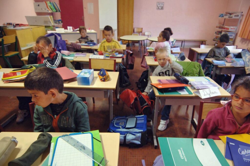 On average internationally, 7% of students are without a desk at the highest achievement benchmark, compared to 26% at the lowest. Source: Michelle Daniau/