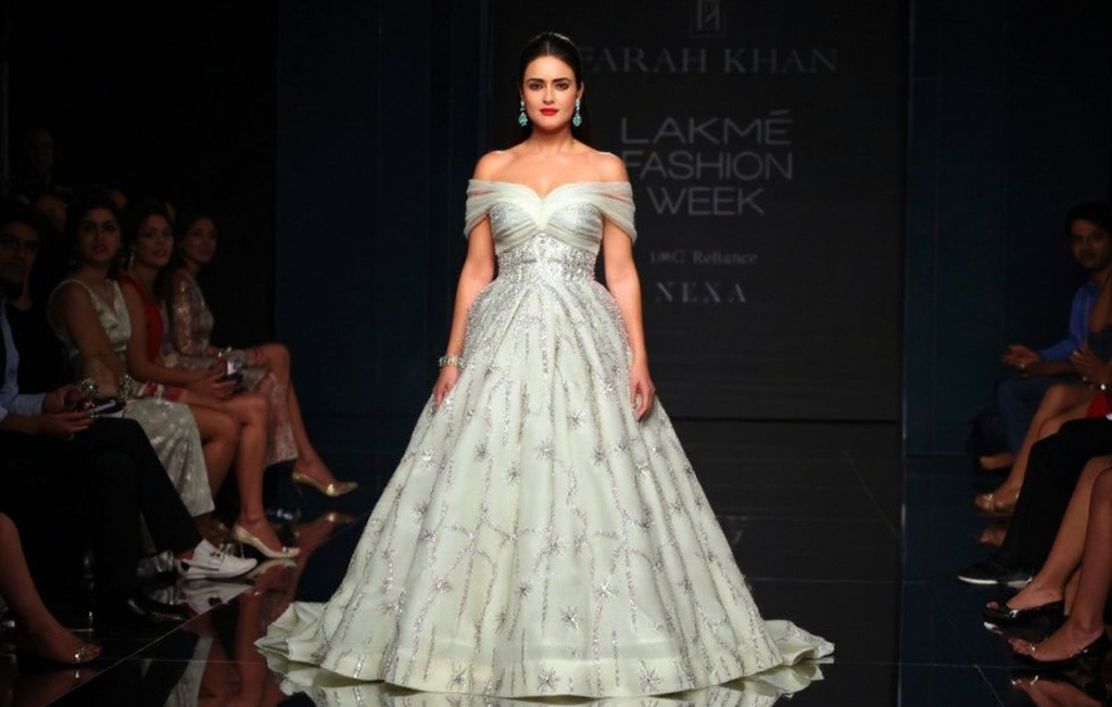 Indian Bollywood actress Preity Zinta showcases a creation by designer Falguni Shane Peacock & Farah Khan at Lakme Fashion Week (LFW) Winter /Festive 2017 in Mumbai on August 18, 2017. – Lakme Fashion Week is taking place in Mumbai from August 16-20. (Photo by Sujit Jaiswal / )