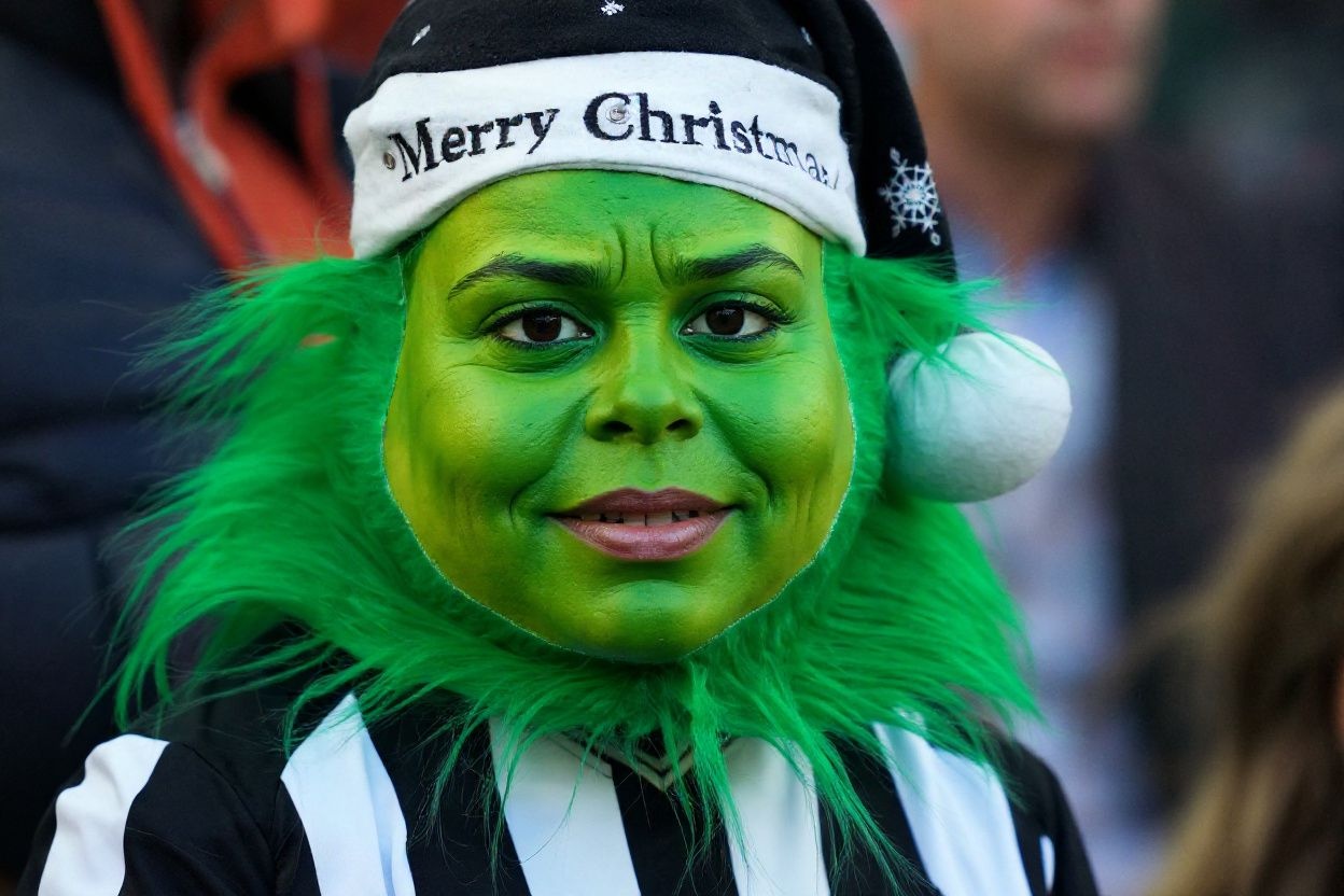 If this is the face you’ll be sporting for Christmas, maybe look for something else to do? Source: