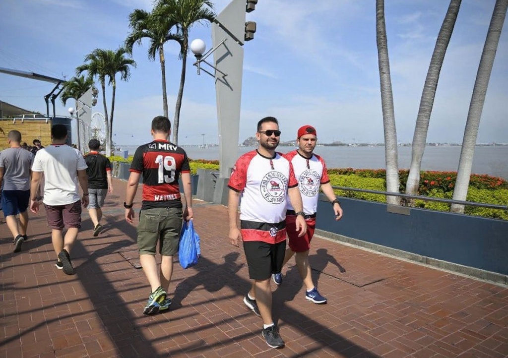 Walk as you travel to soak in the sights. Source: Rodrigo Buendia/