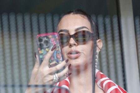 If you're having an existential crisis, stop doomscrolling social media, study says