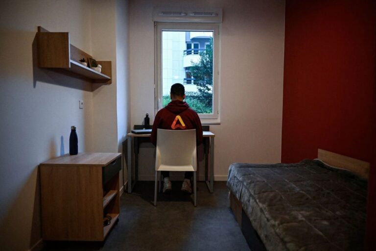 Feng shui isn't a science, but you'll want to use it in your dorm room