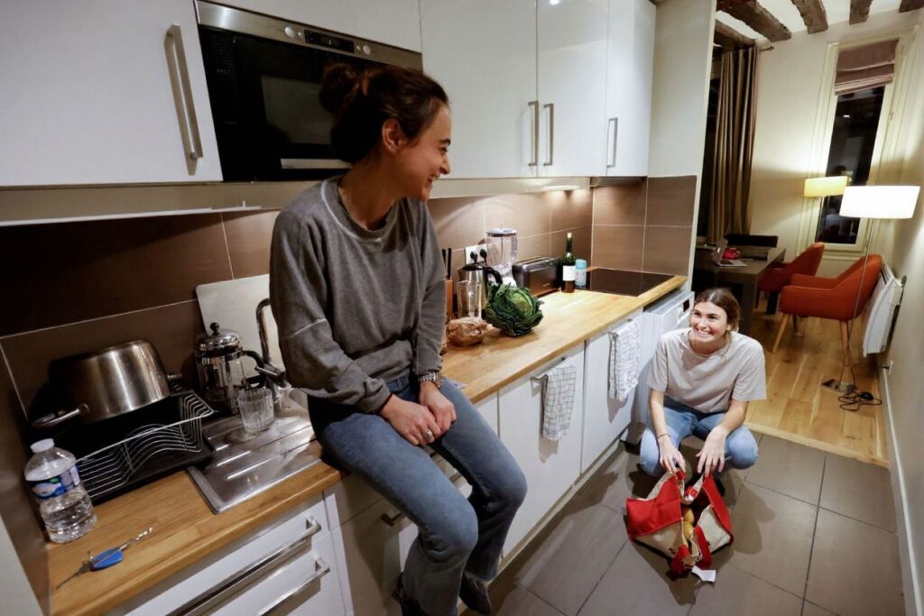 Students are recommended to lock their doors, even when they are hanging out in common areas such as the kitchen.