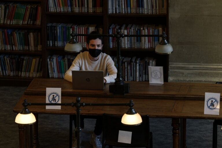 Freelancing in 5 countries: An int'l students' guide