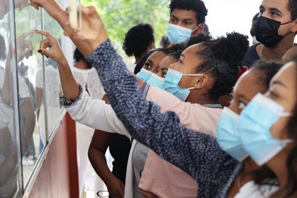 Source: Richard Bouhet/