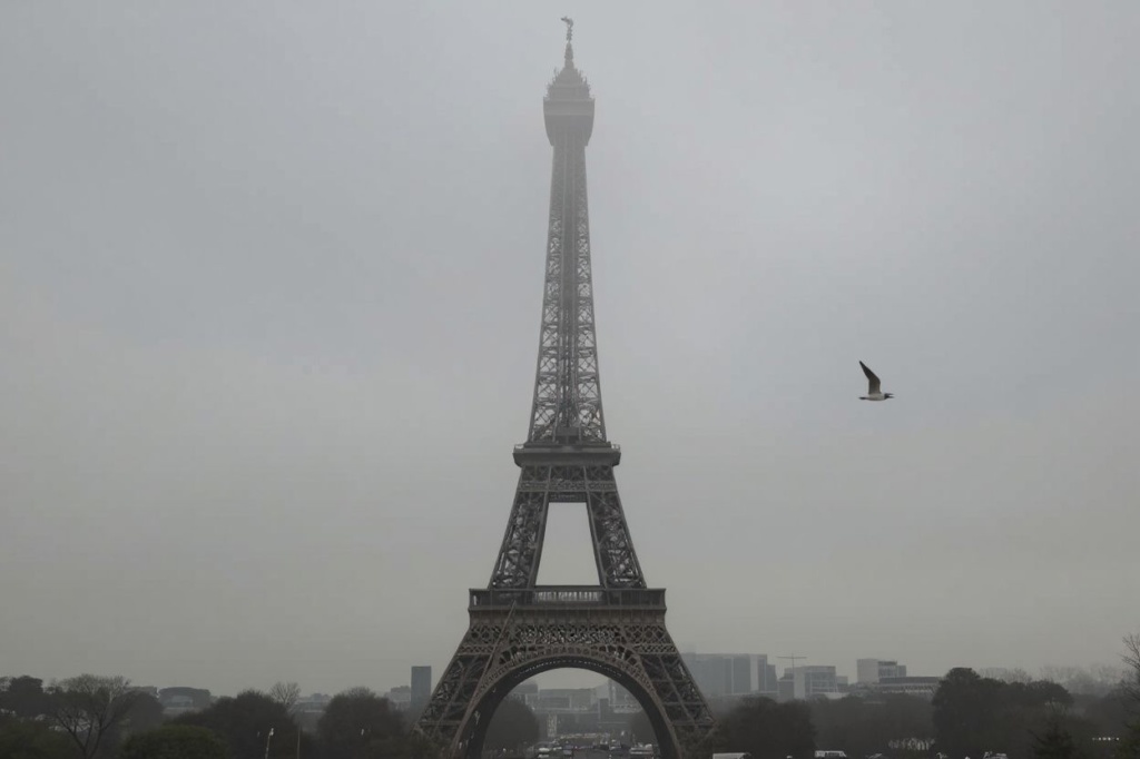 作为一名建筑师，经常要面临许多复杂的挑战，尤其是不可预测的天气情况。(来源: Iudovic Marin/)