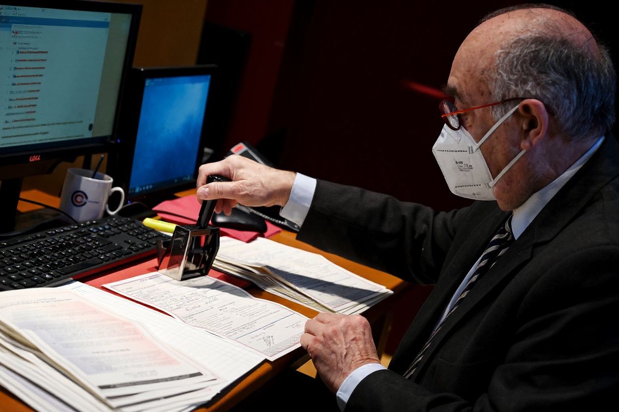 A staff member of the Constitutional Council validates a sponsorship application of a candidate for the upcoming presidential election in Paris, on February 15, 2022. – Since 1976, every contender for the French presidency must, by law, collect at least 500 signatures (or parrainages) from elected officials to see their candidacy validated by France’s panel of so-called sages, the Constitutional Council. (Photo by Bertrand GUAY / )