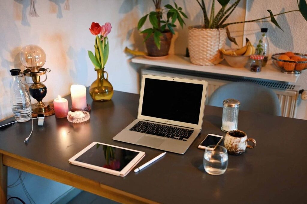 A proper student set-up can do wonders in improving your work. Source: Ina Fassbender/