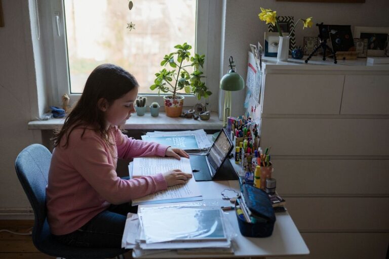 Is it safe for unvaccinated children to go to school? Here's what you should know