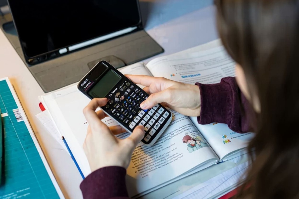 Don’t do essential tasks like shopping online or paying bills while using free WiFi since your data is not protected. Source: Jens Schlueter/