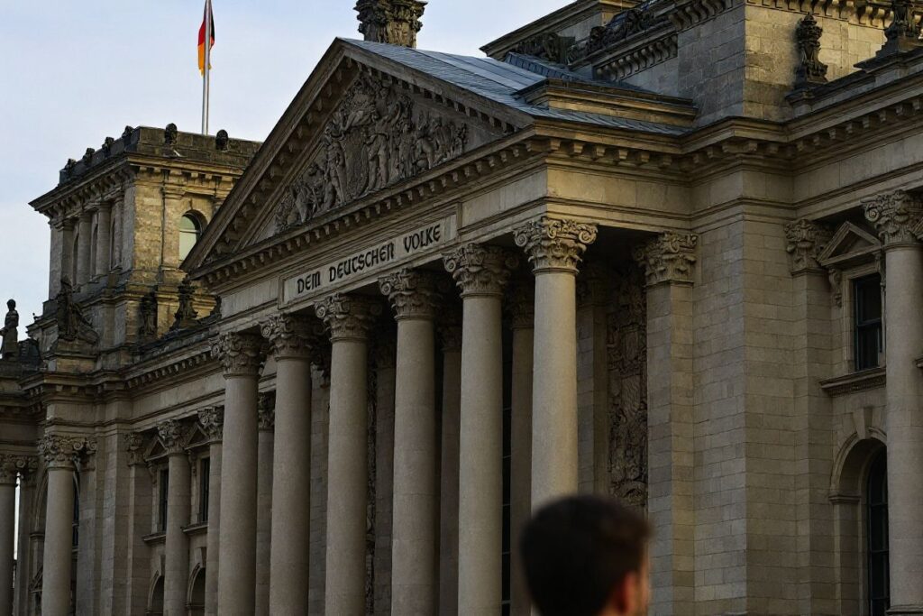 Be sure to prepare your application in advance. Source: Ina Fassbender /