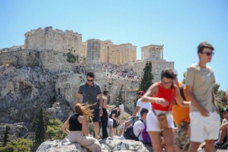 6 international scholarships to study in Greece for cheap