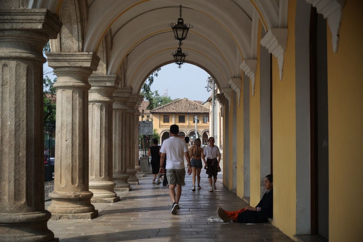 Antigua Guatemala hosts some of the country’s most gorgeous historical sites., shot on Canon EOS R5, 24-70mm f/2.8 lens, RAW photograph, unedited, candid moment, natural lighting, photojournalistic style | NEGATIVE: AI generated, artificial, computer generated, digital art, 3d render