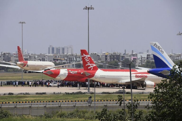 Can Indian students enter Canada?