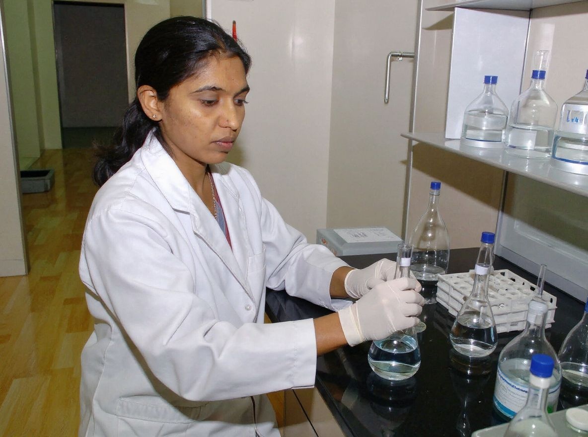 An Indian scientist works inside the laboratory where there is currently  a lack of representation of women in STEM fields. Source: Dibyangshu Sarkar/