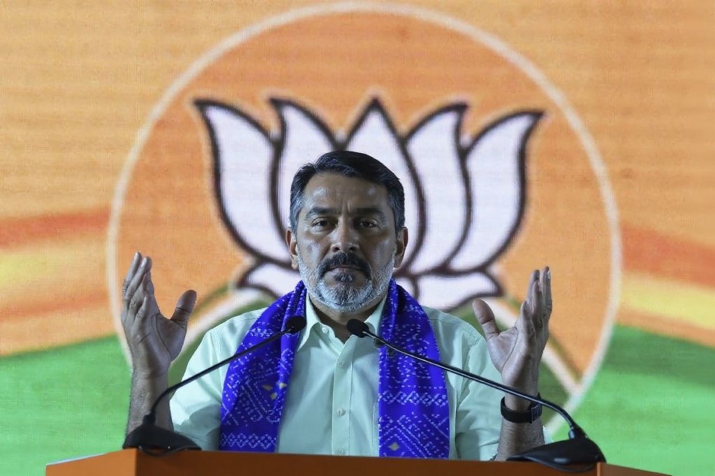 Want to lead 1.4 billion people? Start by learning the art of verbal and non-verbal communication. Source: