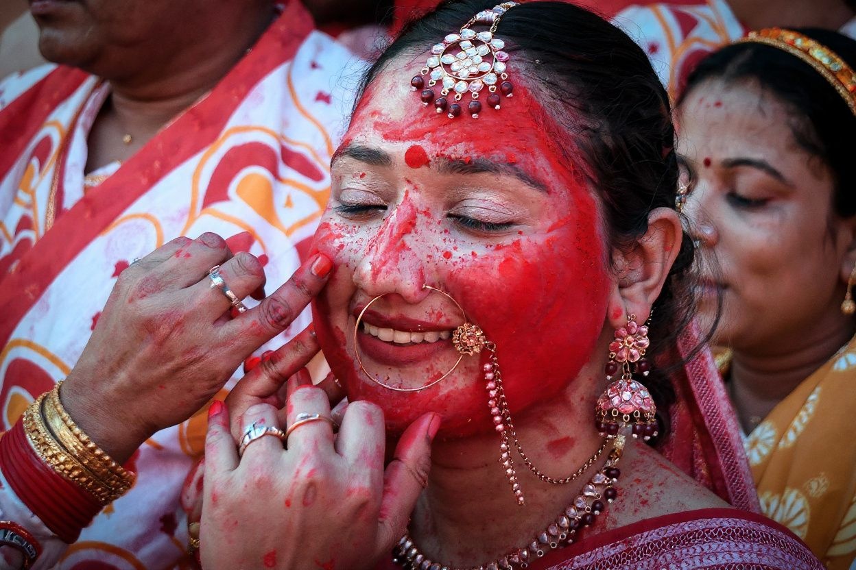 Diwali, Holi, Navaratri, Makar Sankranti, and Janmashtami are a few of the major celebrations celebrated by the Hindus. Source: