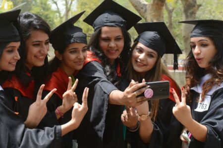 US edges out Canada in issuing visas to Indian students