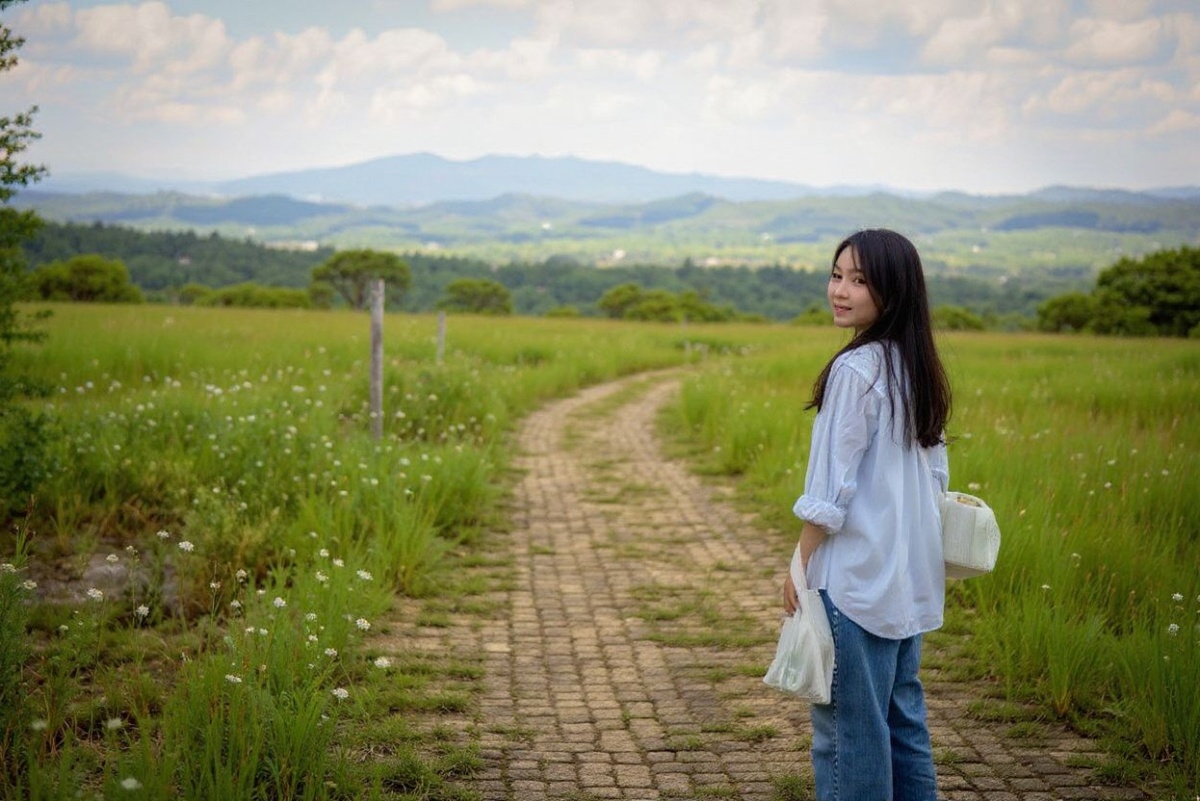 It’s not all tourist crowds and over-hyped attractions too; when you study in Japan, you get to thoroughly enjoy being in a country filled with picturesque views. Source: